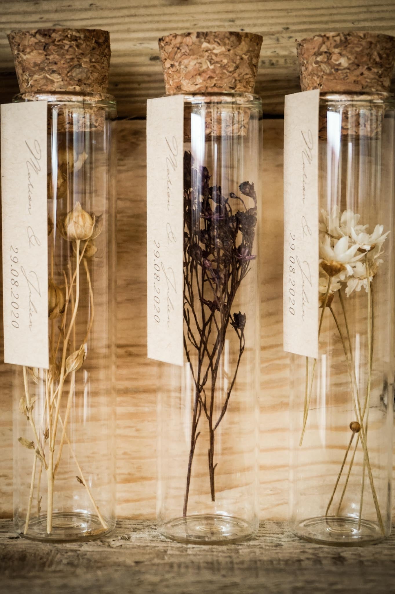 Fioles en verre fleurs séchées Ø3 H 8 à 10 cm